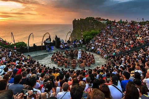 Cena a base di frutti di mare di Bali Kecak Dance Uluwatu e Jimbaran con guida di lingua giapponese