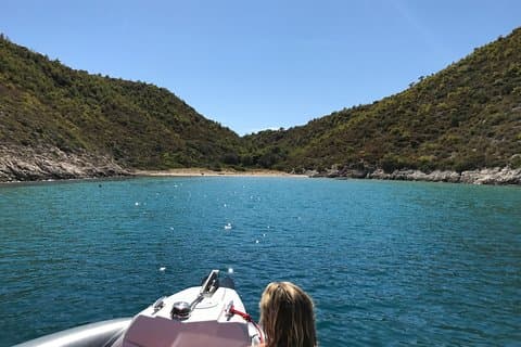 Tour privé en hors-bord vers la grotte bleue, Vis et Hvar