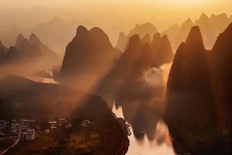 Excursión autoguiada de medio día a la colina de Yangshuo Xianggong al amanecer