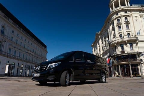 Transfert en van de luxe de Varsovie à Cracovie en voiture privée