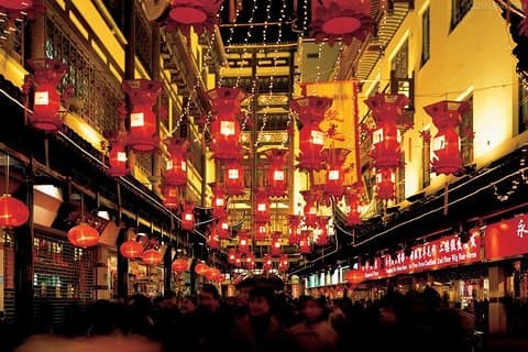 Privat tur: Shanghai Tower, Bund, Jade Buddha Temple og Yuyuan Old Street