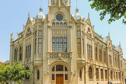 Halbtägiger privater Baku-Rundgang mit Abholung