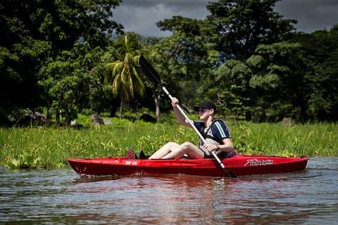 Las Isletas 2-Hour Kayak Adventure in Granada with Pickup