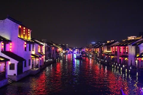 Private Night Tour of Wuxi Taihu Lake and Nanchang Old Street