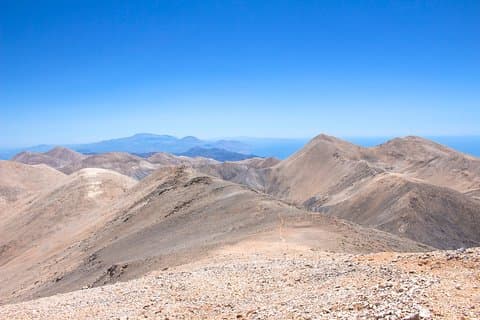 LAS MONTAÑAS BLANCAS alcanzan la cumbre más alta PACHNES 2453m