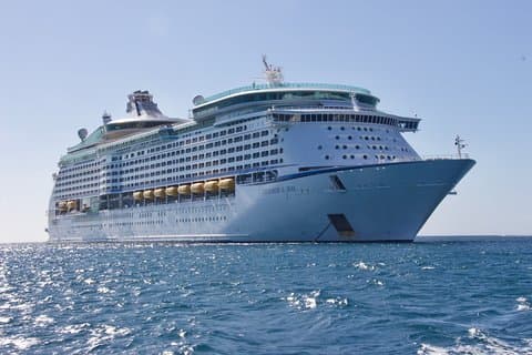 Private transfers to/from Portsmouth Int'l Port and London Gatwick Airport