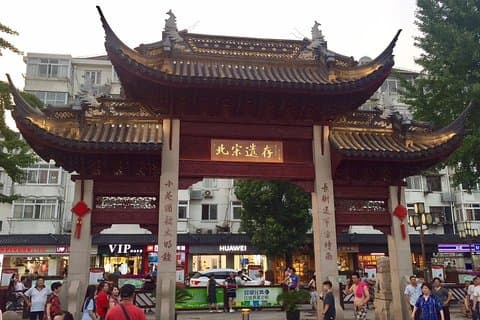 Privat rundvisning i den tidligere franske koncession og Qibao Old Street med afhentning