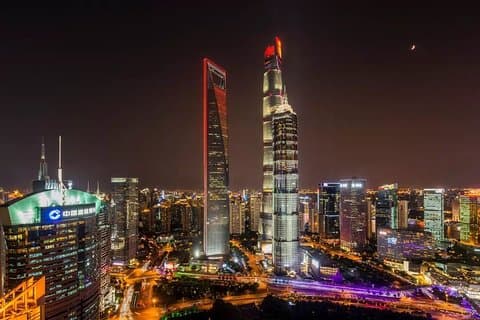 Shanghai Private Night Tour: Shanghai Tower, Bund, Yuyuan Bazaar