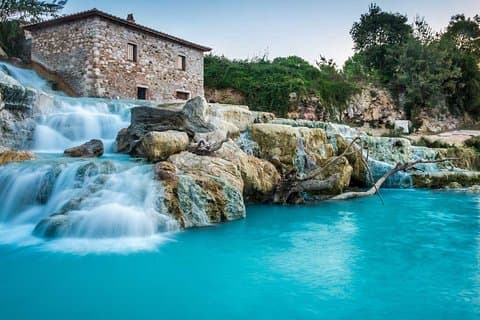 Saturnia and Picnic at sunset in the middle of the vineyards