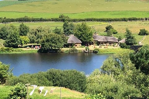 From Auckland: Hobbiton Movie set & Waitomo Caves Guided Tours