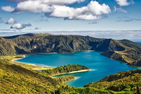Esplora la natura mozzafiato dell'isola di São Miguel in un tour privato