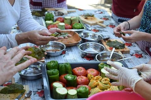 Auténtica clase de cocina cretense y experiencia de cata de vinos en Chania