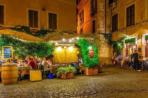 Rome By Night Tour och Pizza i högkvalitativ E-scooter!