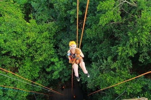 Oplev denne unikke oplevelse i Mayajunglen med Buffet, Zipline & Rappel