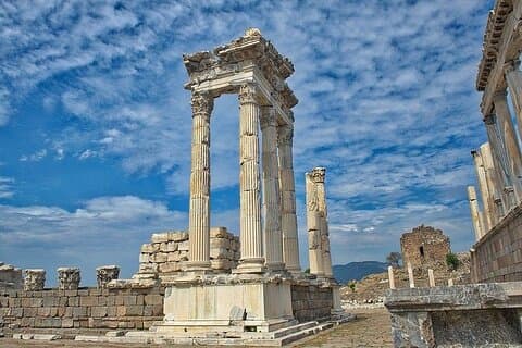 Tour di Pergamo dalla città di Smirne di Khalid