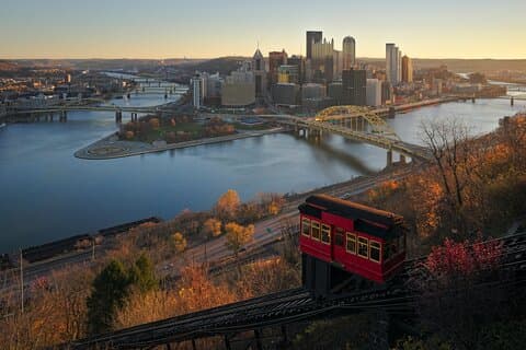 Pittsburghs nybyggarhistoria : En självguidad biltur (Svenska)