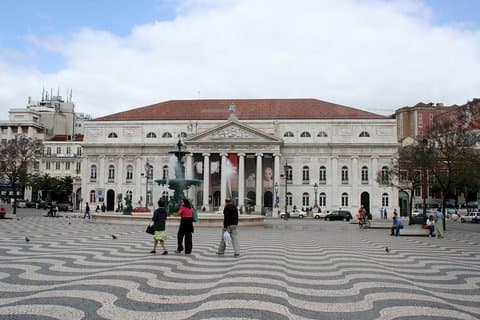 En selvstyrt lydtur fra Príncipe Real til Lisboa sentrum