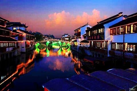 Tour privato della città sull'acqua antica di Qibao con crociera sul fiume notturno