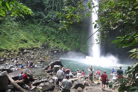 Ganztägige Tour durch den Vulkan Arenal und den Regenwald von Guanacaste aus