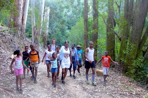 Faça caminhadas com as crianças do Township pela primeira vez