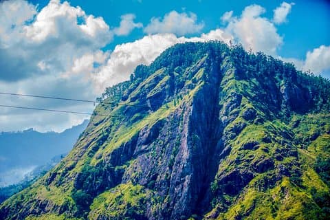Little Adam's Peak Hike e zip-lining da Ella