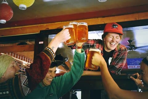 Vida noturna de Viena (diversão, comida, bebidas e festa) - tour privado com um local