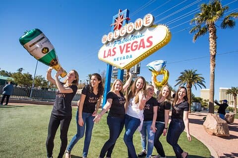 Las Vegas Strip door Super Stretch Limo met persoonlijke fotograaf