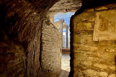 Lille grupperundvisning i romerske katakomber og St. Clement's Undergrounds