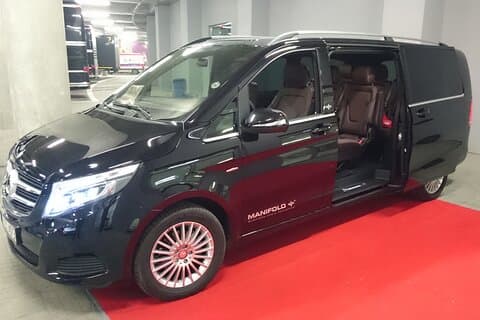 Traslado del aeropuerto a Cracovia en minivan