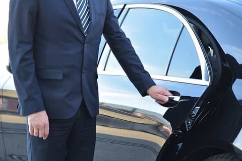 Private Transfer from Toronto Pearson Airport to Toronto City