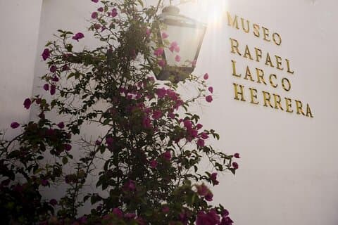 Tour privado de medio día al Museo Larco con almuerzo en el restaurante Café del Museo