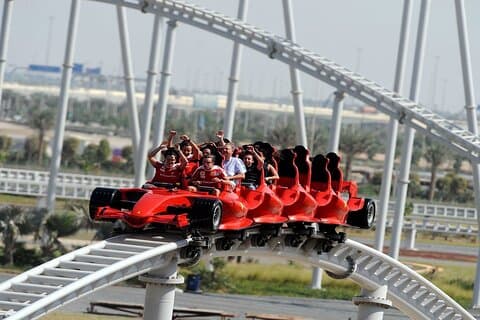Ferrari World & Warner Bros. parker med transport fra Dubai