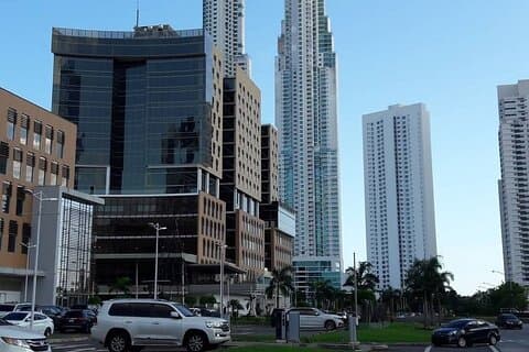 Traslado privado desde el aeropuerto de Tocumen hasta el centro de la ciudad de Panamá