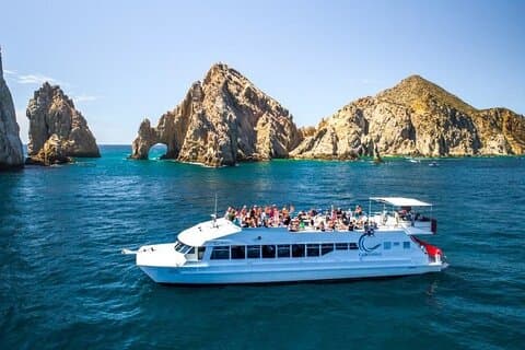 Dîner-croisière au coucher du soleil à Cabo San Lucas avec bar ouvert