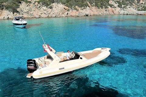 Alquiler de embarcación auxiliar con patrón en el archipiélago de la Maddalena