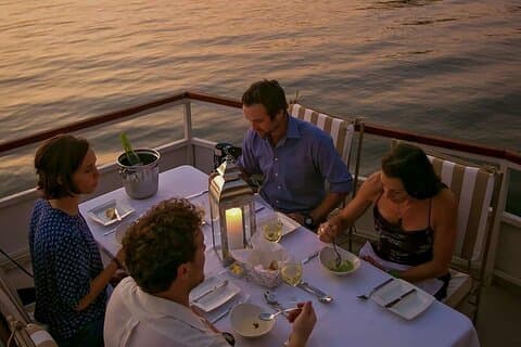 Hoteller i nærheden af Victoria Falls 4 - Course Dinner Cruise Experience on Zambezi River