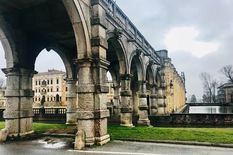 Veneto Villas, Medieval Towns and Grana Padano Production day tour