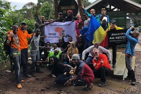 タンザニアのキリマンジャロ登山 1 日ツアー