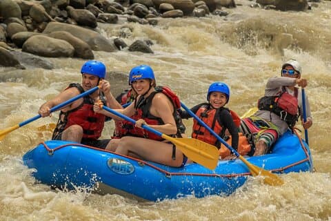 Whitewater Rafting Naranjo River van Manuel Antonio Klasse III-IV