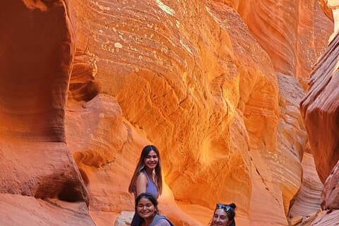Guided tours in southern Utahs slot canyons, Indian ruins, and national parks.