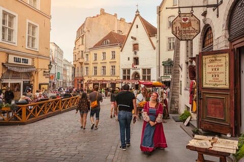 Visite à pied de la vieille ville de Tallinn et temps libre (départ du port de Tallinn)