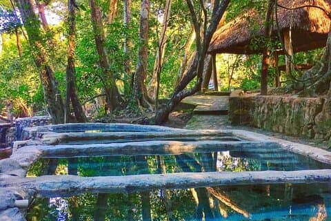Source chaude ombragée, massage et grill Mex à Puerto Vallarta