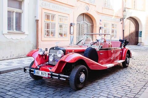 1 hour Prague Sightseeing tour using Vintage Car for 1- 6 persons
