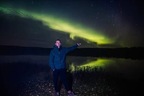 Recorrido fotográfico de caza de la aurora boreal con barbacoa; grupos pequeños