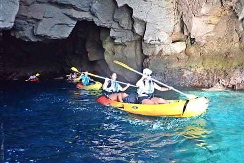 Kajak- och snorklingstur i grottor på Gran Canaria