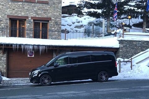 Transfert privé de Barcelone à Andorre (1 à 15 passagers)
