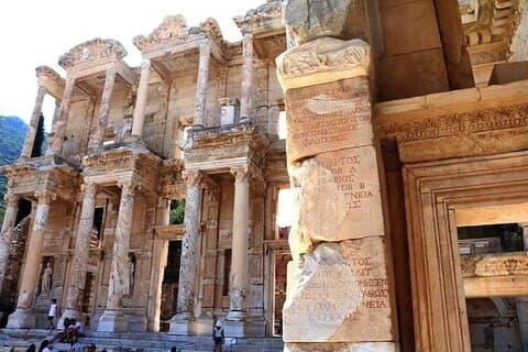 Visite privée des maisons d'Ephèse et de terrasse du port de Kusadasi