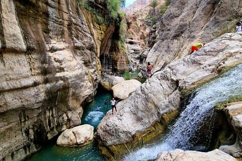 Ganztägiges privates Wadi Tiwi-Abenteuer