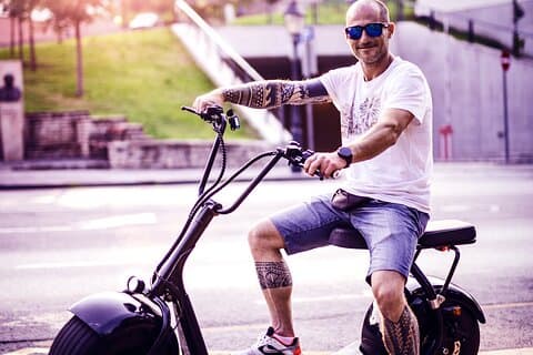 Private Stag Do Tour : Spaßige E-Scooter Fahrt mit Spielen in Budapest