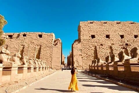 5 dager/4 netter Nile Cruise fra Luxor til Aswan med Abu Simbel